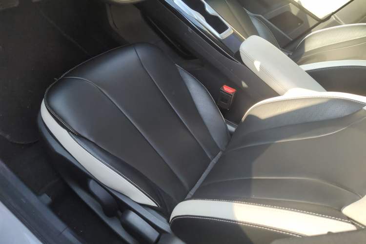 Used Geometry E Firefly 2024 401 km Fluorescent
