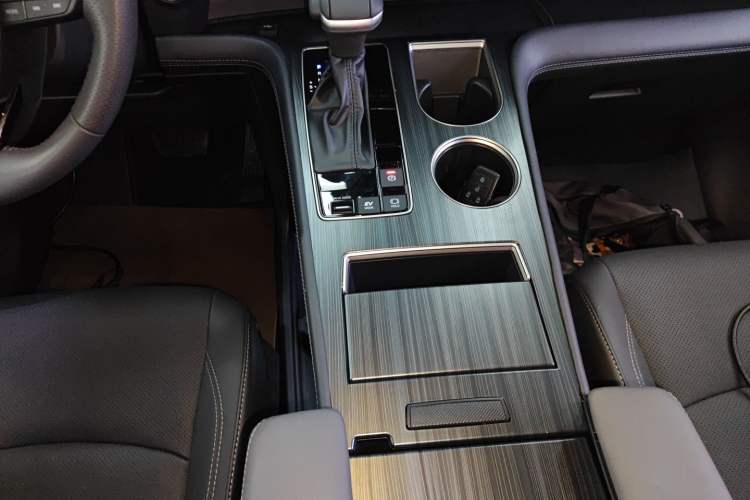 Used Toyota Sienna 2024 2.5L Hybrid Prestige Deluxe Edition
