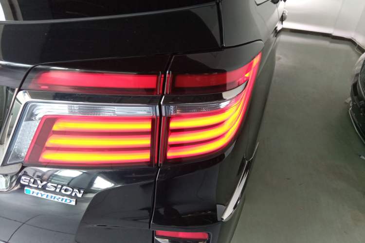 Used Honda Elysion 2019 2.0L Hybrid Luxury Edition
