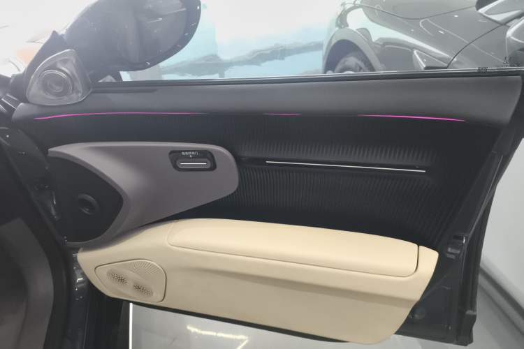 Used  12 2024 700 Three-Laser Rear-Wheel Drive Luxury Edition
