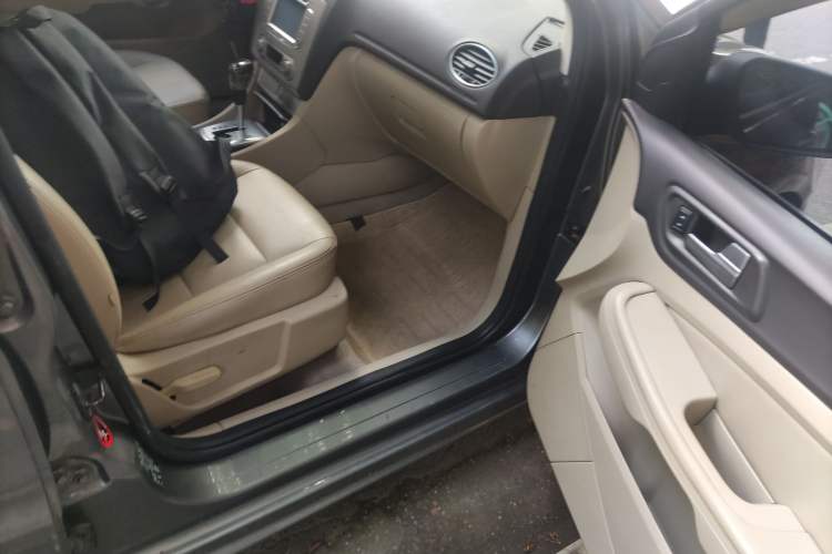 Used Ford Focus 2013 Hatchback Classic 1.8L Automatic Fashion Edition
