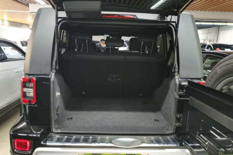 Used  BJ40 2020 2.0T Automatic Four-Wheel Drive Urban Hunter Edition Chivalrous Type
