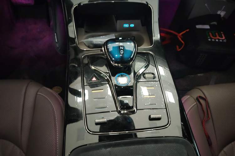 Used BYD Han 2024 EV Glory Edition 605KM Front-Wheel-Drive Premium Model
