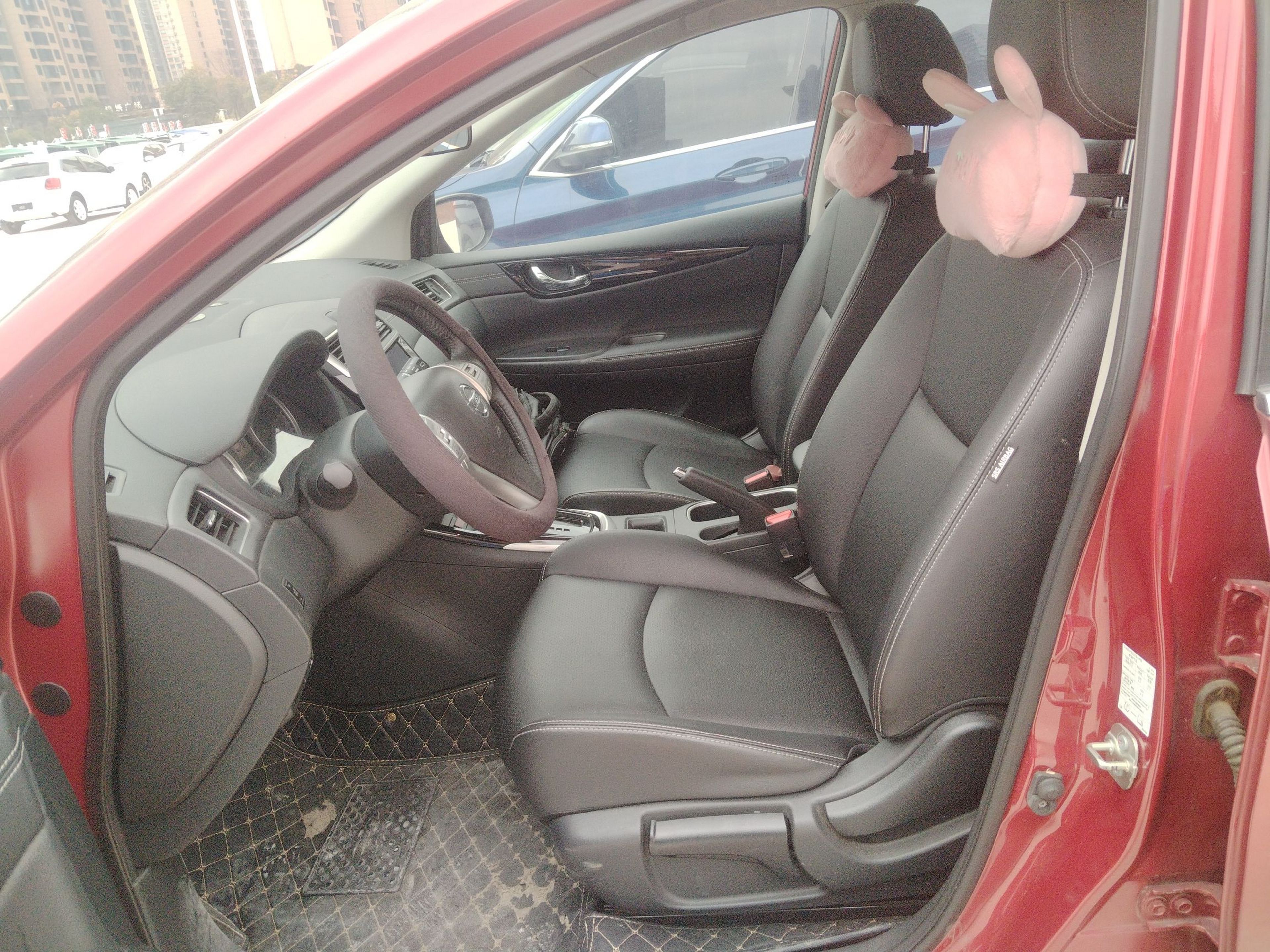 المقاعد الأمامية داخل السيارة