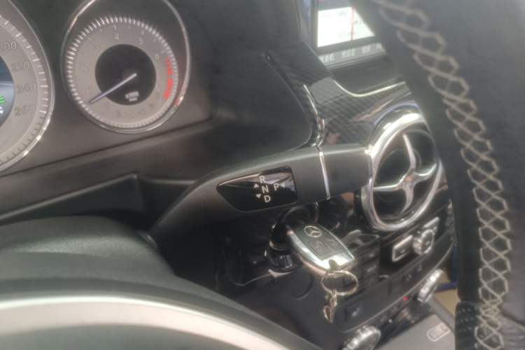 Used Mercedes-Benz GLK-Class 2013 GLK 300 4MATIC Dynamic Sunroof Model
