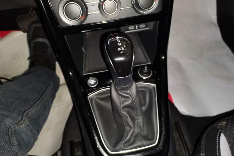 Used Volkswagen Tacqua 2023 200TSI DSG Joy-Connect Edition
