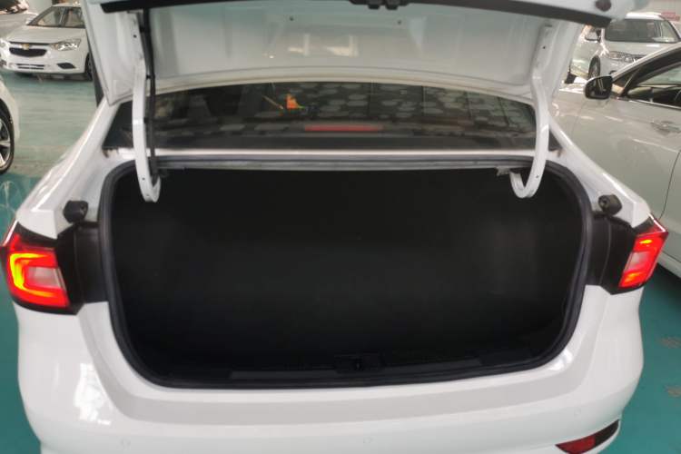 Used Roewe i5 2020 1.5L Automatic 4G Connect Luxury Flagship Edition