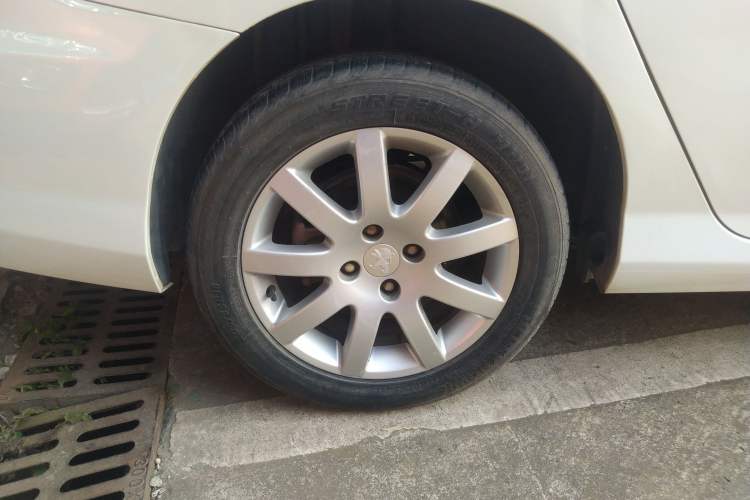 Used Peugeot 308 2014 Enjoy Edition Classic 1.6L Automatic Premium Model
