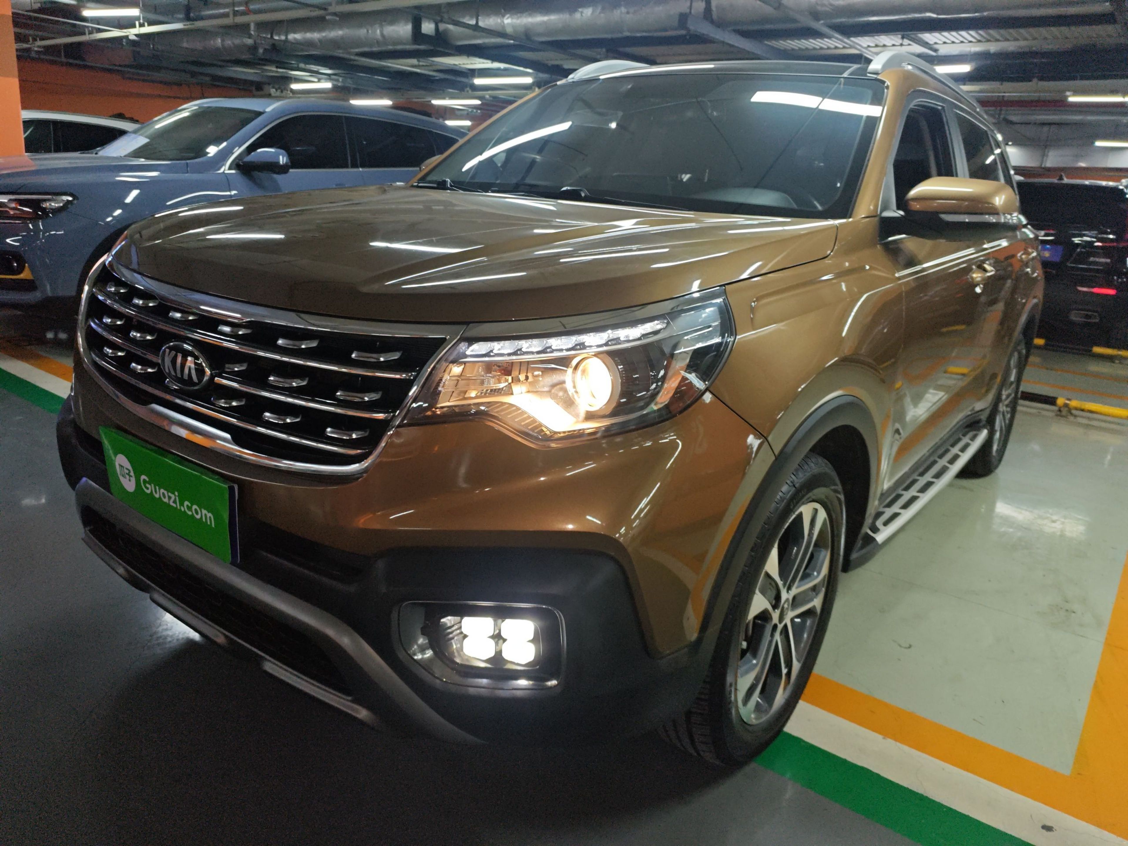 Под передней частью автомобиля