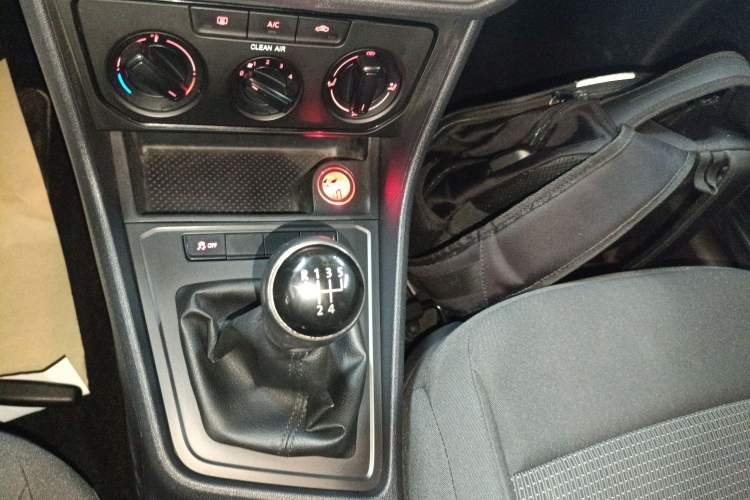 Used Volkswagen Lavida 2017 1.6L Manual Fashion Edition