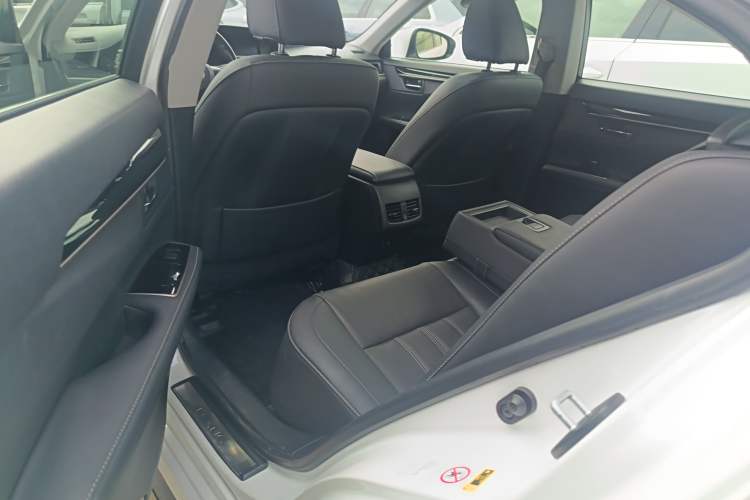 Used Lexus ES 2015 300h Comfort Edition
