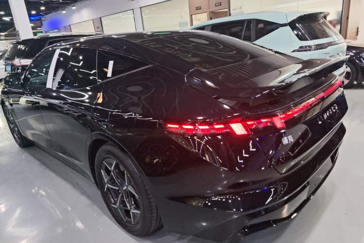 Used Lynk & Co Z10 2025 71 kWh 602 km Range Rear-Wheel Drive Pro
