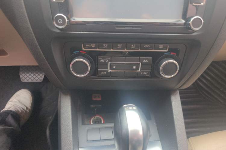 Used Volkswagen Sagitar 2014 Revised Version 1.4TSI Automatic Luxury Edition