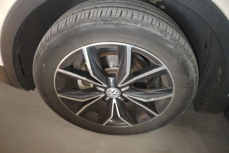 Used Volkswagen Tiguan L 2019 330TSI Automatic Two-Wheel Drive Smart Luxury Version China VI Standard
