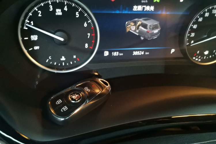 Used Buick GL8 2023 Facelifted Land Cruiser Executive Luxury Version