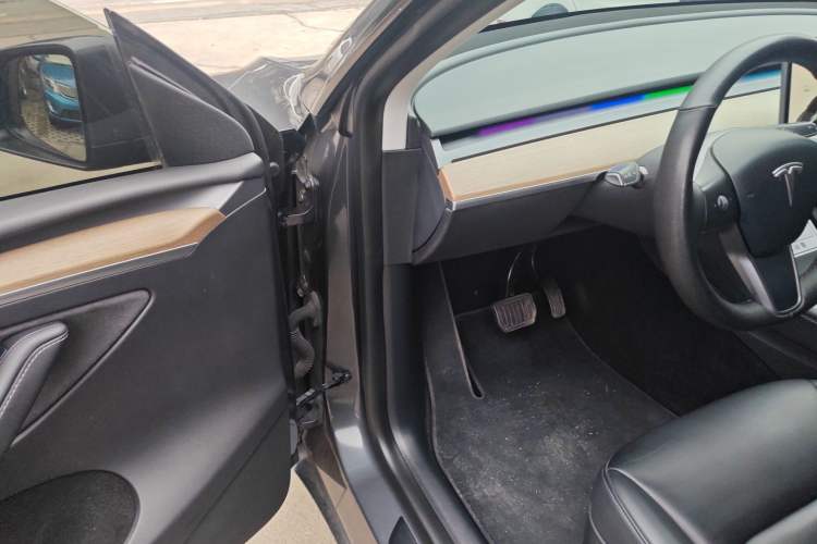 Used Tesla Model Y 2021 Long-Range All-Wheel-Drive Version