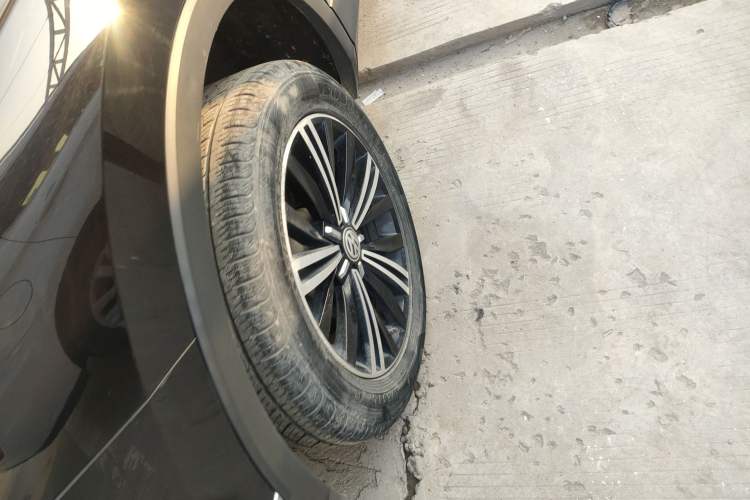 Used Volkswagen Tiguan L 2019 Updated Version 330TSI Automatic Two-Wheel Drive Panoramic Comfort Edition China VI Standard