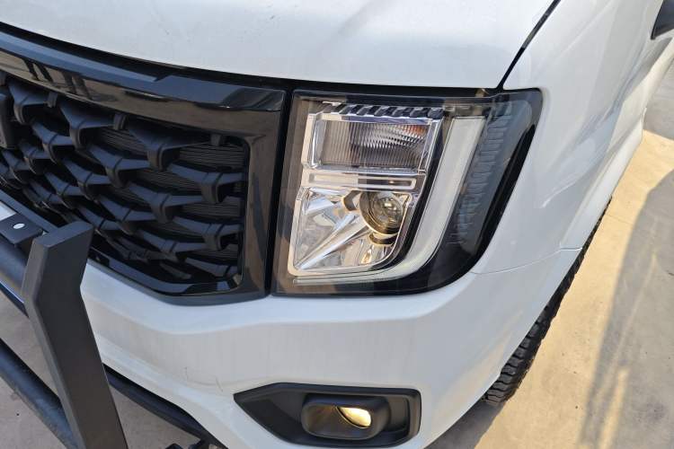 Used JMC Fushun 2023 2.0T Automatic Short-Wheelbase Low-Roof Commercial & Multi-Purpose Passenger Vehicle 6 Seats with Lift-Up Tailgate
