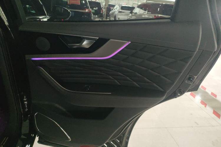 Used Hongqi HS5 2022 Facelifted Version 2.0T Smart Connect Flagship All-Wheel-Drive Edition
