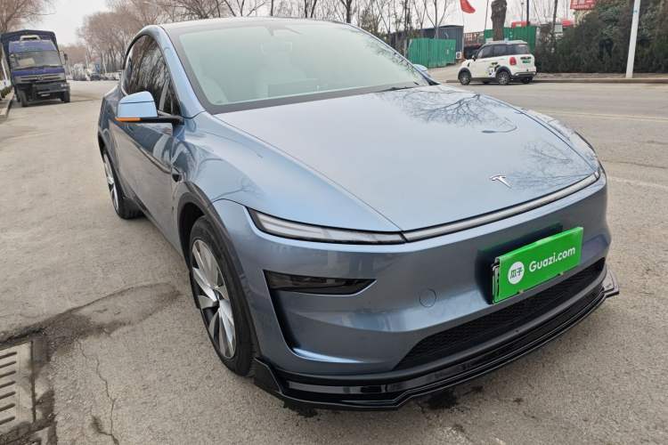 Used Tesla Model Y 2025 Long-Range All-Wheel-Drive Version