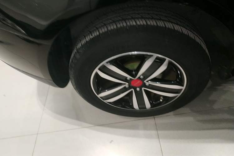 Used Geely Auto GX7 2015 Classic Edition 1.8L Manual Elite Model China V Standard
