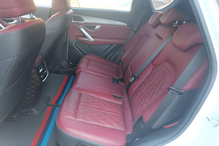 Used JETOUR X70 PLUS 2023 1.5T DCT Brave PLUS 7-Seater
