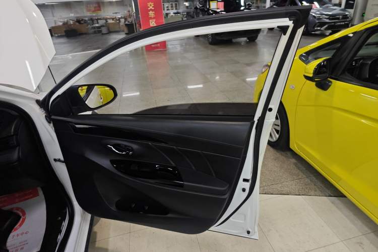 Used Toyota YARiS L 2021 X-Trail 1.5L CVT Luxury Edition