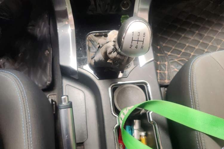 Used Leopaard Q6 2015 2.4L Manual Two-Wheel-Drive Elite Model
