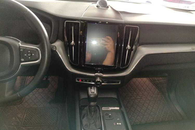 Used Volvo XC60 2018 T5 4x4 Zhiyi Edition
