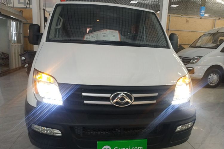 Used SAIC MAXUS Xintu V80 2019 2.5T Classic Model 6-Speed Manual – Aoyuntong Modified Version Short Wheelbase Ultra-Low Roof 5/6 Seats
