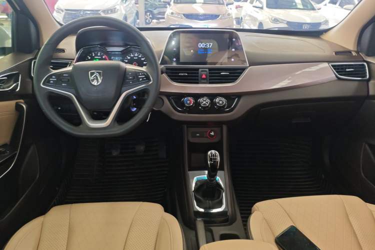 Used Baojun 310W 2017 1.5L Manual Fashion Model China V
