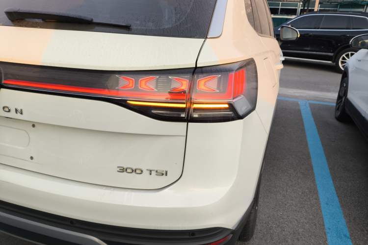 Used Volkswagen Tayron 2023 300TSI Two-Wheel-Drive Luxury Plus Advanced Edition
