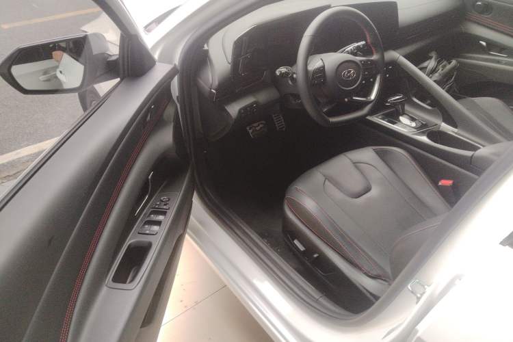 Used Hyundai Elantra 2022 240TGDi DCT LUX Prestige Edition
