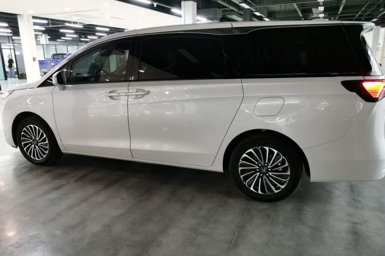 Used Buick GL8 New Energy 2025 Lu Shang Smart Enjoyment Edition 7-Seater
