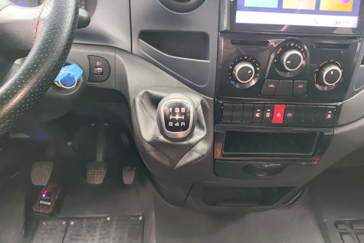 Used Iveco Eurocargo 2021 2.0T Manual Super Rui Long Wheelbase Short Overhang High Roof Side-Sliding Door F1A