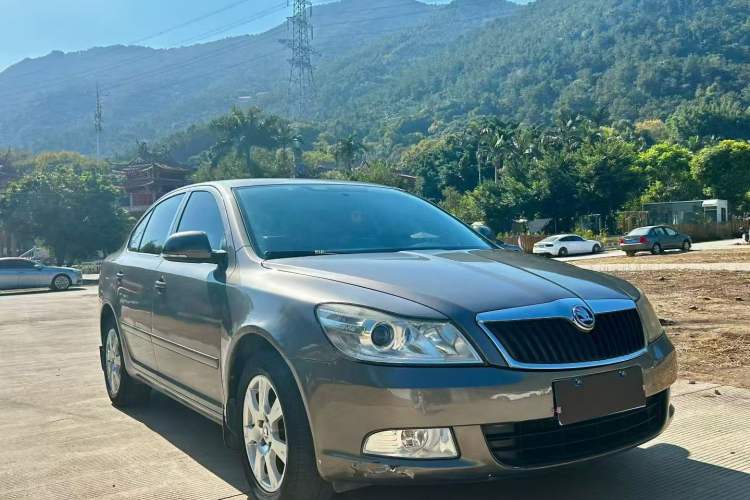 Used Skoda Octavia 2015 Classic Model 1.6L Automatic Elegance Edition
