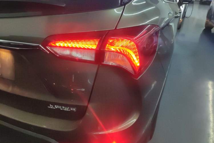 Used Buick Envision 2018 20T Two-Wheel-Drive Elite Model
