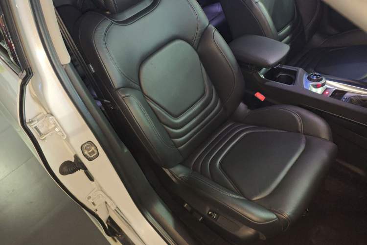 Used  6 2014 1.6T Luxury Edition THP160
