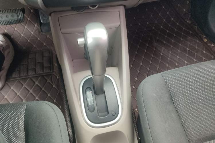 Used Venucia R50 2015 1.6L Automatic Fashion Edition
