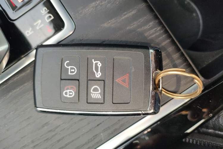 Used Land Rover Range Rover Evoque 2024 Aurora L 249 PS Prestige Light-Chasing Edition