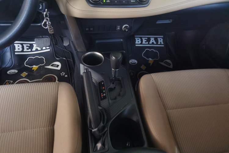 Used Toyota RAV4 2015 2.0L CVT Two-Wheel Drive Fashion Edition