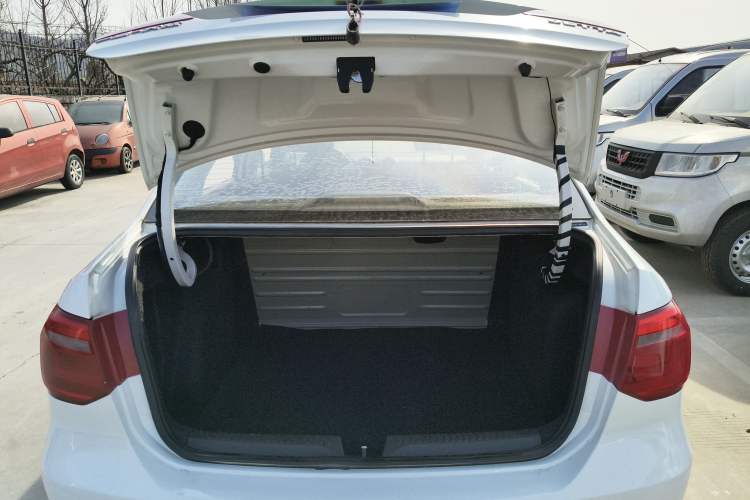 Used Volkswagen Jetta 2015 1.6L Manual Fashion Edition
