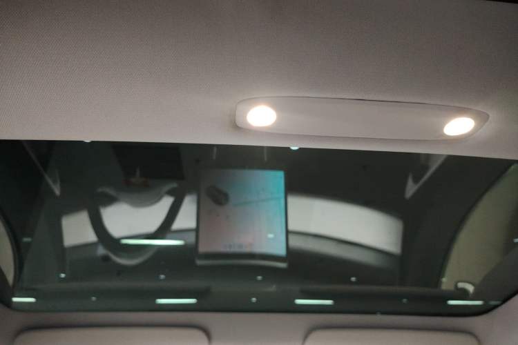 Used Tesla Model 3 2019 Long-Range All-Wheel-Drive Version
