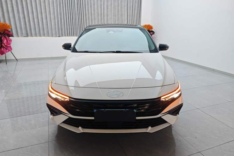 Used Hyundai Elantra 2023 1.5L CVT LUX Prestige Edition
