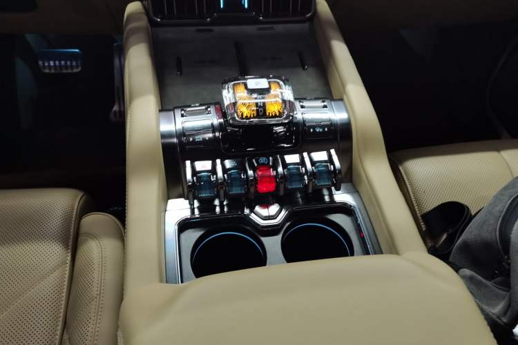 Used  Leopard 8 2025 Smart & Brave Flagship Edition 7 Seats
