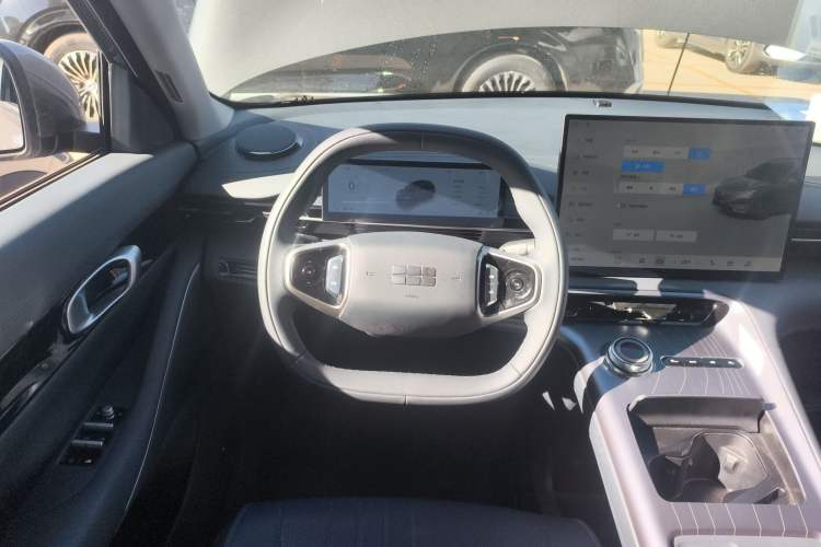 Used  E5 2024 440km Launch Edition