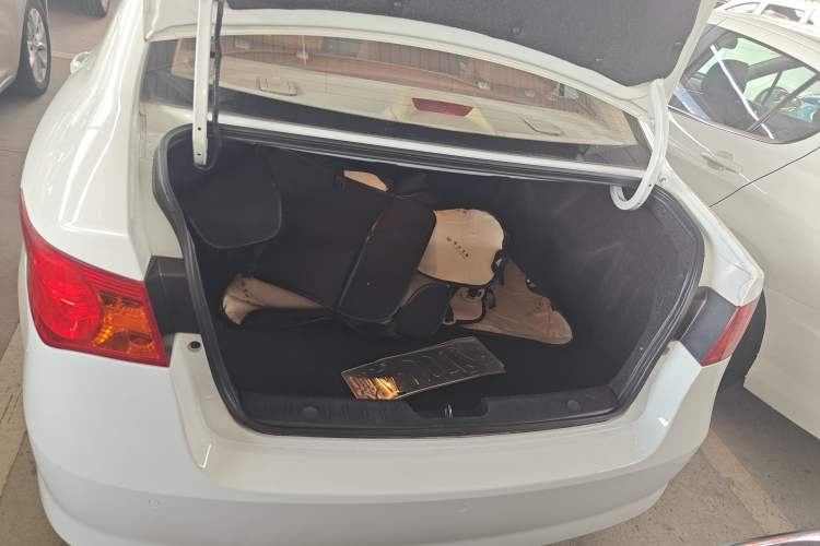 Used Roewe 350 2015 1.5L Manual Luxury Sunroof Edition
