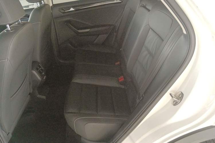 Used Volkswagen T-ROC 2021 280TSI DSG Two-Wheel Drive Comfort Connect Edition