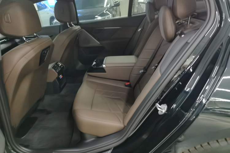 Used BMW i5 2024 eDrive 35L Luxury Package
