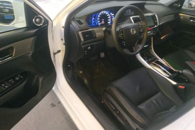 Used Honda Accord 2016 Hybrid 2.0L Rui Ling Edition
